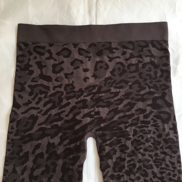 Valentina and Sophia Leopard Print Leggings, size small - Picture 3 of 11